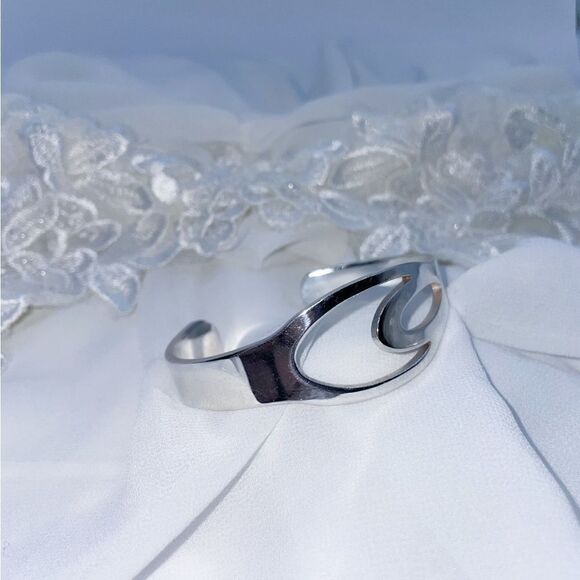 New Bridge Sterling Silver Bracelet - Picture 2 of 9